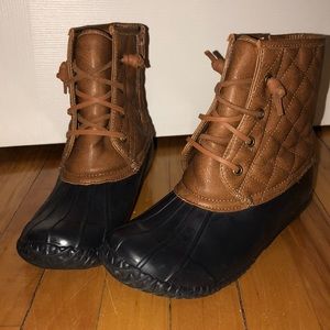Duck boots